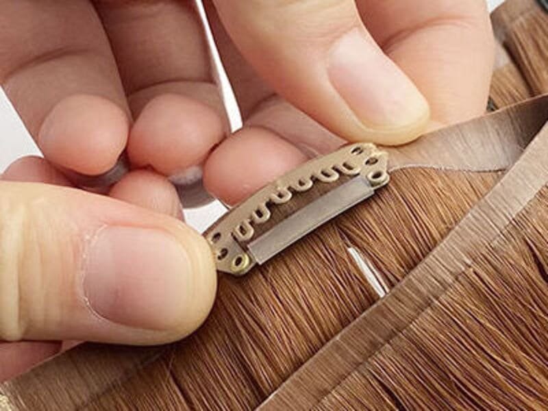 Strong secure clip structure close-up
